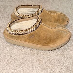 Kids UGG Brown Cozy Slippers size 13